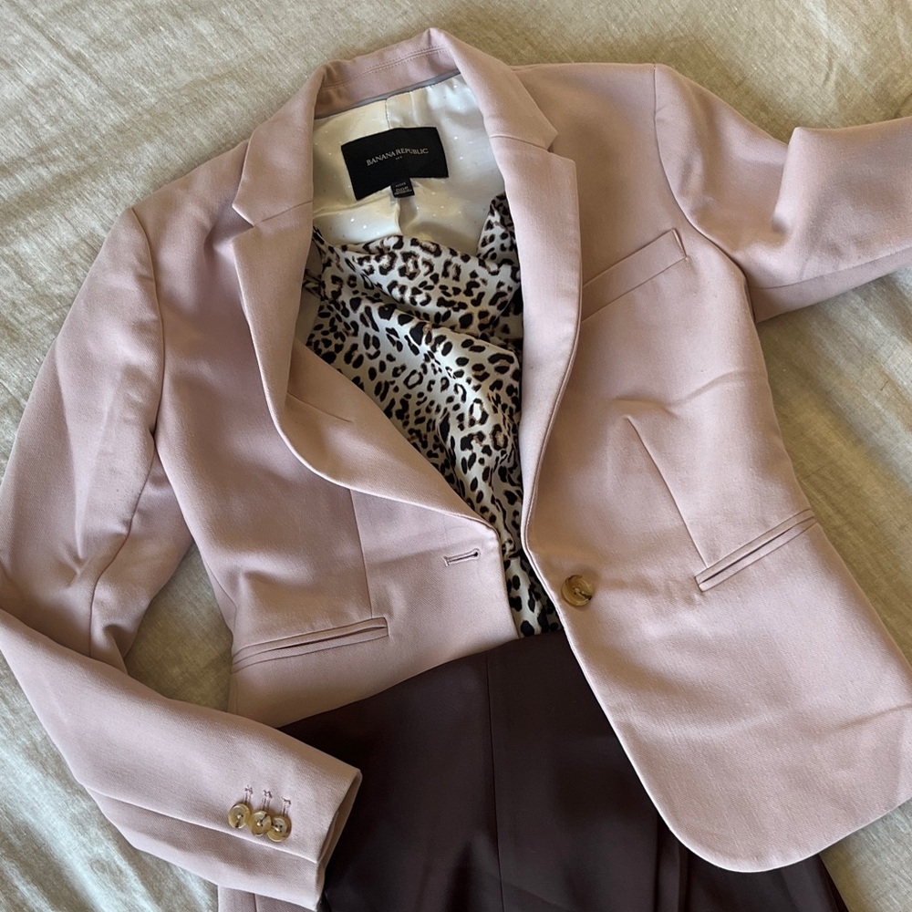 Banana Republic Women's Light Pink Single-Button Tailored Blazer